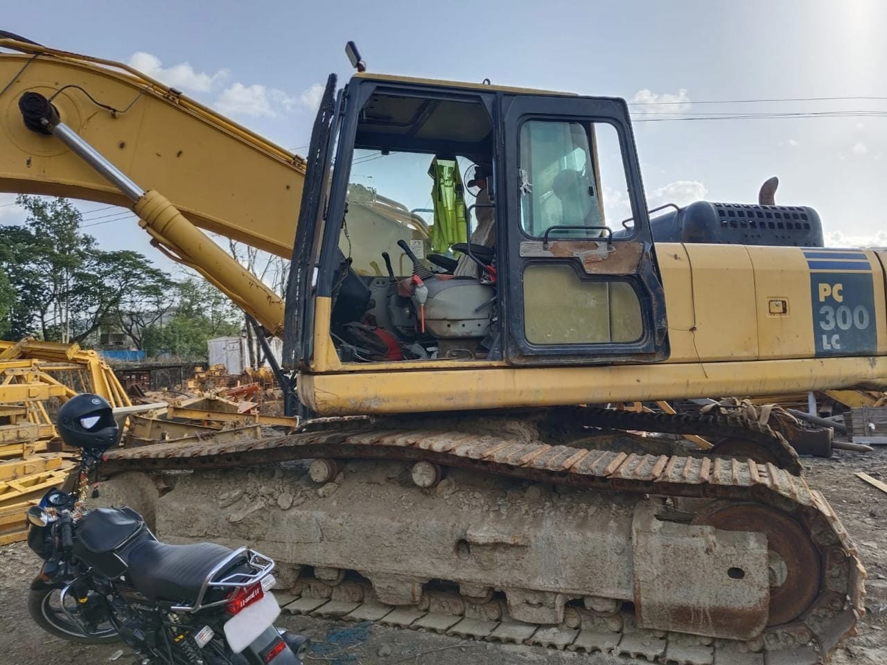 KOMATSU PC300 Excavator photo 4